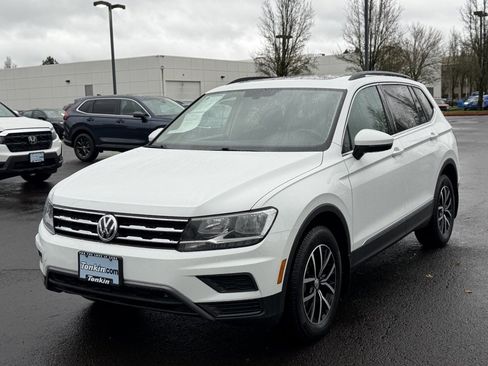 Used 2021 Volkswagen Tiguan SE w/ Panoramic Sunroof Package image 4