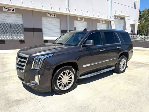 Used 2016 Cadillac Escalade 2WD image 7