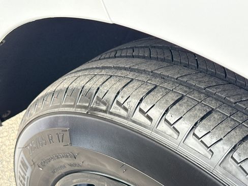 Certified 2024 Chevrolet Equinox LS image 9