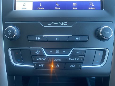 Certified 2020 Ford Fusion SE image 22