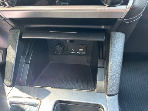 Used 2019 Subaru Outback 2.5i Touring AWD/4WD image 18