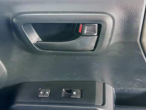 Used 2017 Toyota Tacoma SR AWD/4WD image 25