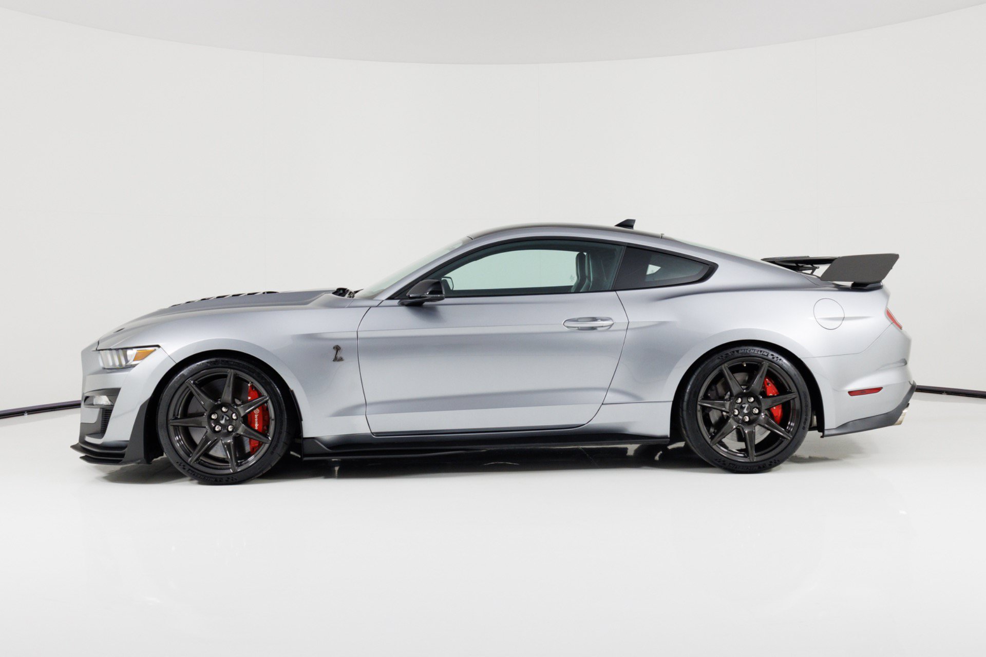 Used 2021 Ford Mustang Shelby GT500 w/ Carbon Fiber Track Pack RWD image 6