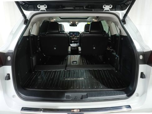 Used 2026 Toyota Highlander Platinum AWD/4WD image 5