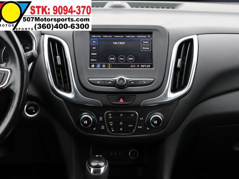Used 2021 Chevrolet Equinox LT w/ Driver Convenience Package image 18