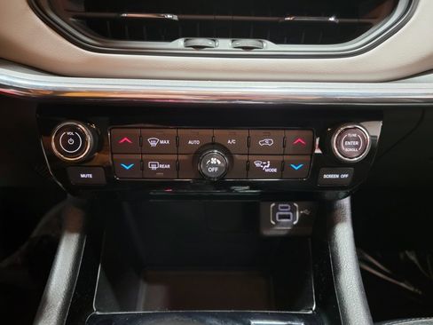 Used 2023 Jeep Compass Limited image 25