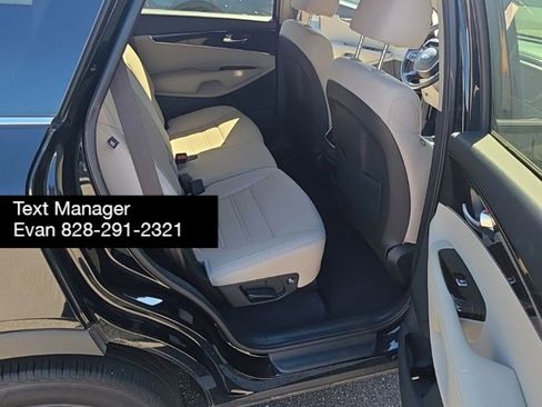 Used 2020 Kia Sorento LX w/ LX I4 Convenience Package image 12