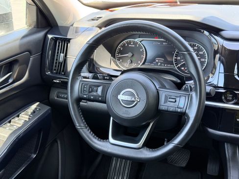 Used 2025 Nissan Pathfinder SV AWD/4WD image 15