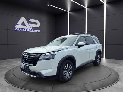 Used 2023 Nissan Pathfinder SL w/ Black Appearance Package