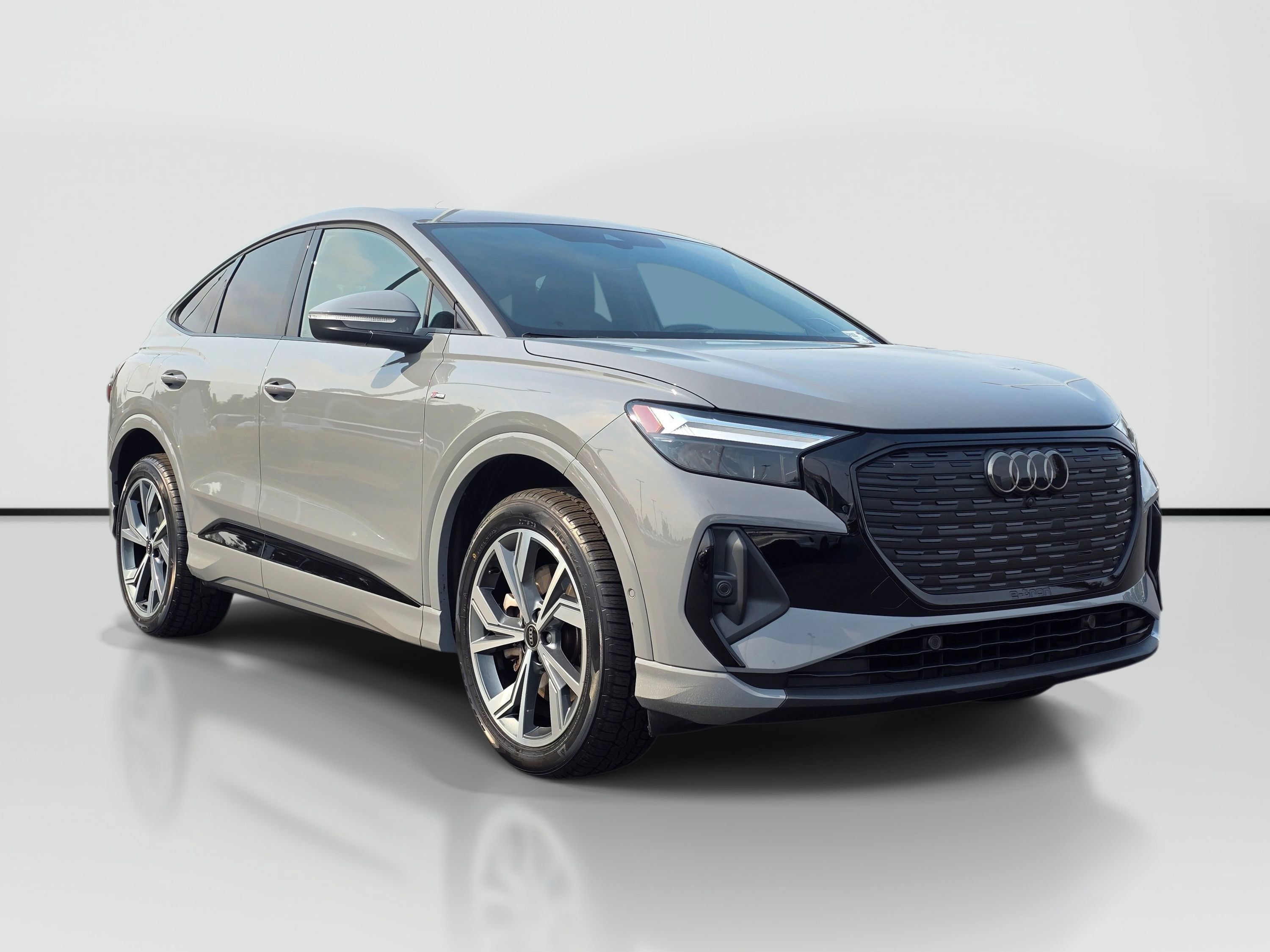 Used 2023 Audi Q4 e-tron Premium Plus w/ Premium Plus AWD/4WD image 7