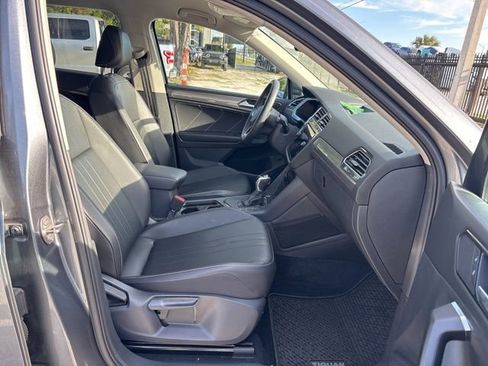 Used 2022 Volkswagen Tiguan SE image 10