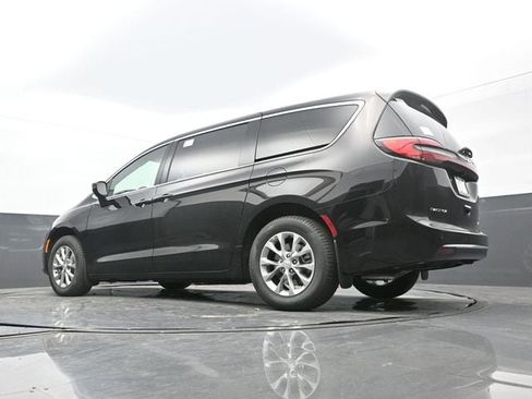 New 2026 Chrysler Pacifica Limited w/ Uconnect Theater Family Group image 54