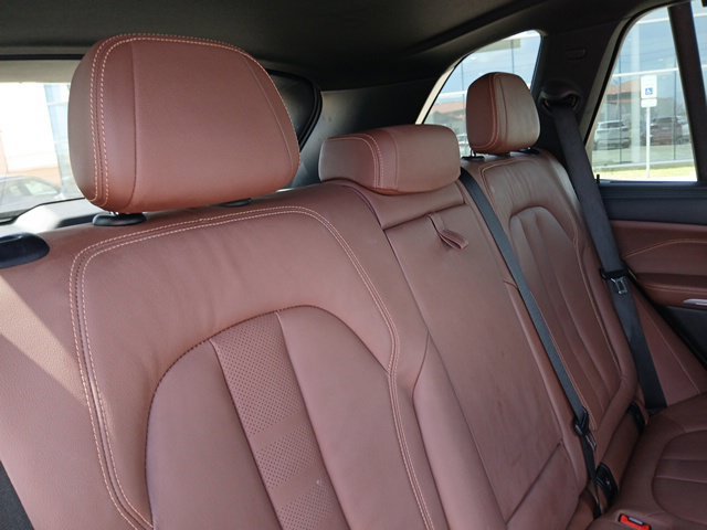 Used 2022 BMW X5 sDrive40i w/ Luxury Seating Package RWD image 12