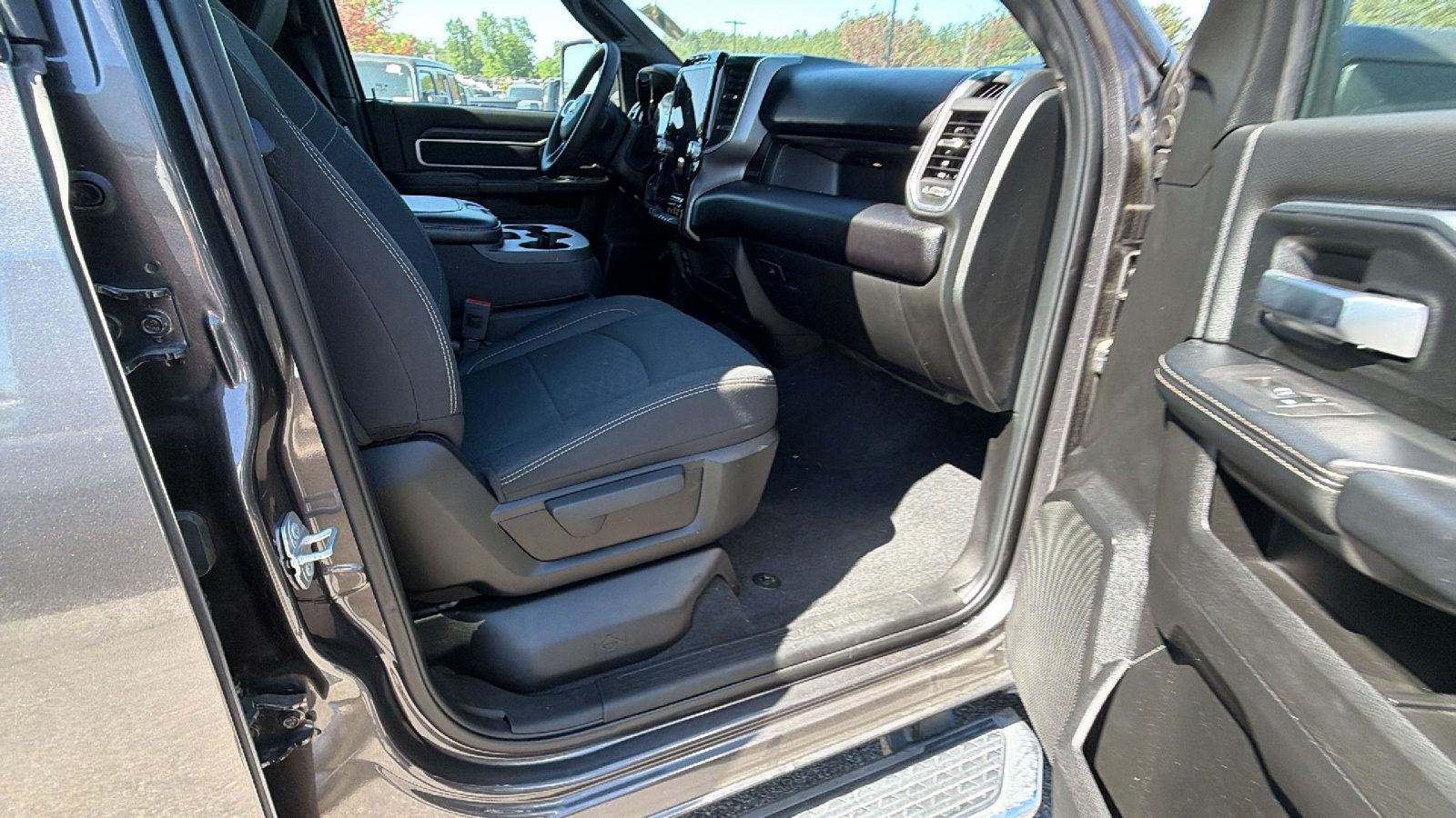 Certified 2025 RAM 2500 Big Horn AWD/4WD image 19