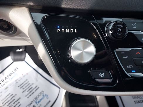 Used 2023 Chrysler Voyager LX image 25