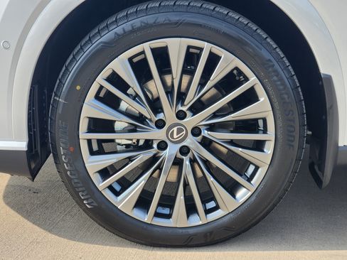 New 2026 Lexus RX 450h AWD image 10