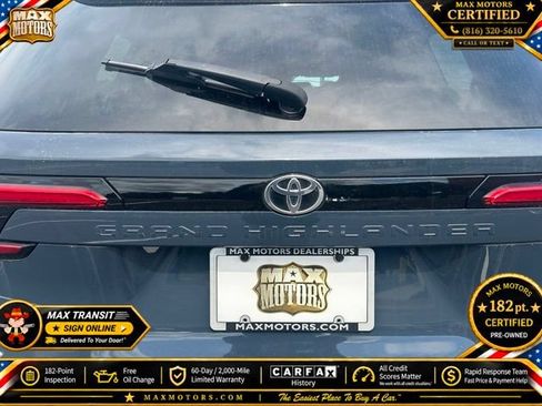Used 2024 Toyota Grand Highlander AWD image 17