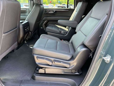 Used 2025 Chevrolet Suburban Z71 w/ Z71 Off-Road Package AWD/4WD image 6