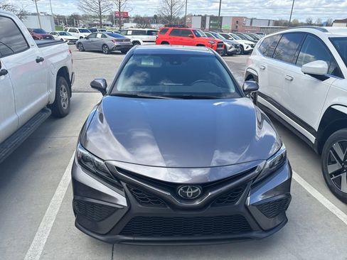 Used 2022 Toyota Camry SE w/ Convenience Package image 5