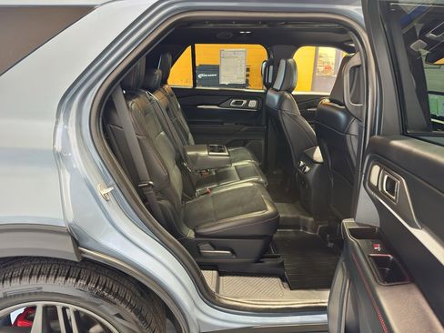 Used 2025 Ford Explorer ST image 21