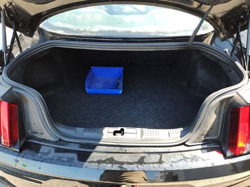 Used 2017 Ford Mustang Coupe RWD image 25