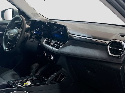 Used 2025 Chevrolet TrailBlazer LT w/ Driver Confidence Package FWD image 24