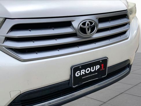 Used 2013 Toyota Highlander SE FWD image 30