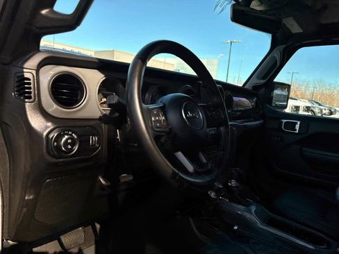 Used 2023 Jeep Gladiator Sport image 13