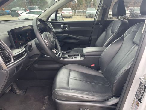 Used 2024 Kia Sorento S image 29