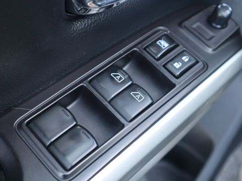 Used 2021 Nissan Titan SV w/ SV Convenience Package image 65