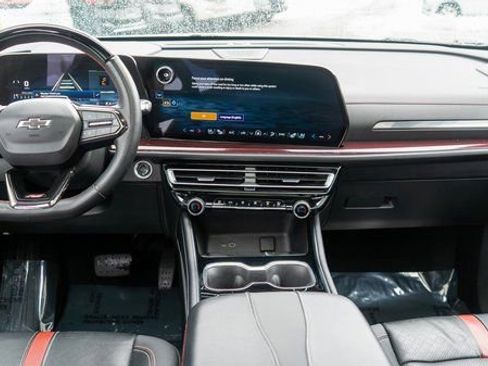 Used 2025 Chevrolet Traverse RS image 17