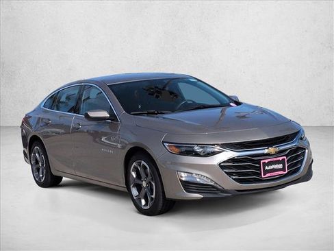 Used 2024 Chevrolet Malibu LT image 3