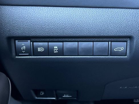 Certified 2024 Toyota Venza LE image 33