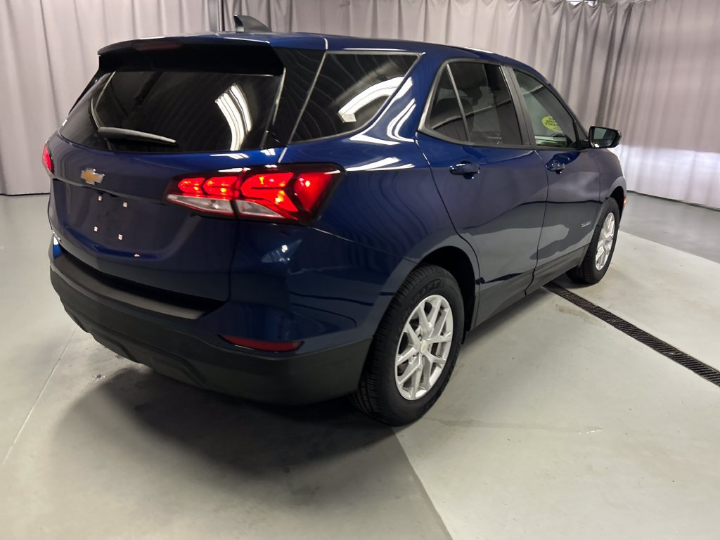 Used 2023 Chevrolet Equinox LS w/ LS Convenience Package FWD image 7