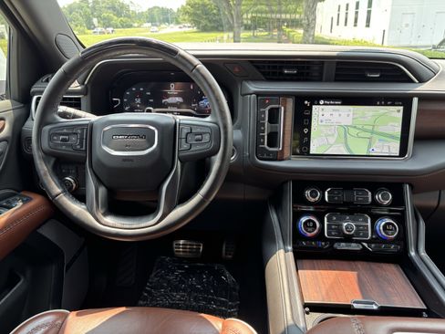 Used 2024 GMC Yukon Denali Ultimate AWD/4WD image 29