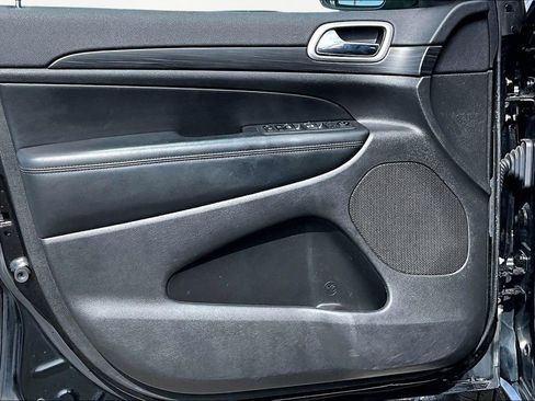 Used 2020 Jeep Grand Cherokee Altitude image 23