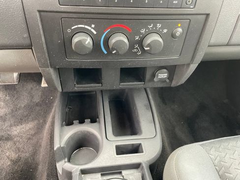 Used 2008 Dodge Dakota SXT w/ Convenience Group RWD image 12