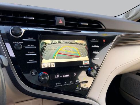 Used 2020 Toyota Camry XLE w/ Sunroof Package FWD image 27
