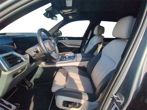Certified 2023 BMW X7 xDrive40i w/ Executive Package image 10