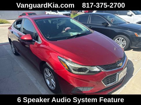 Used 2017 Chevrolet Cruze LT w/ Convenience Package FWD image 2