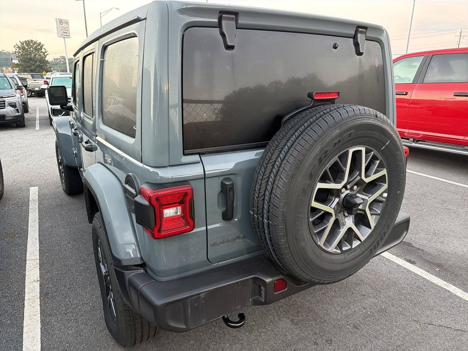 Used 2026 Jeep Wrangler Unlimited Sahara AWD/4WD image 6