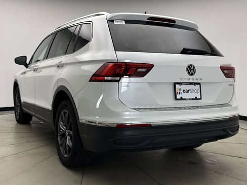 Used 2023 Volkswagen Tiguan SE AWD/4WD image 3