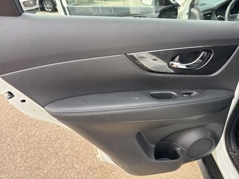 Used 2018 Nissan Rogue S image 17