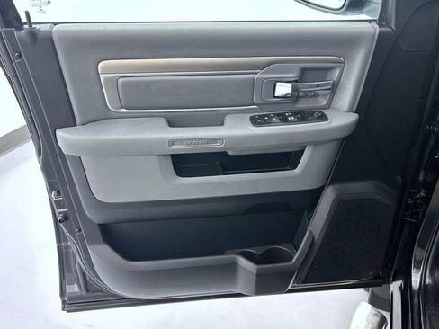 Used 2017 RAM 1500 Classic SLT image 9