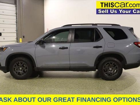 Used 2025 Honda Pilot TrailSport image 4