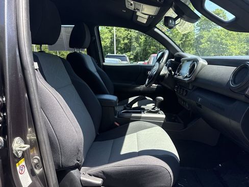 Used 2020 Toyota Tacoma TRD Sport w/ Technology Package AWD/4WD image 25
