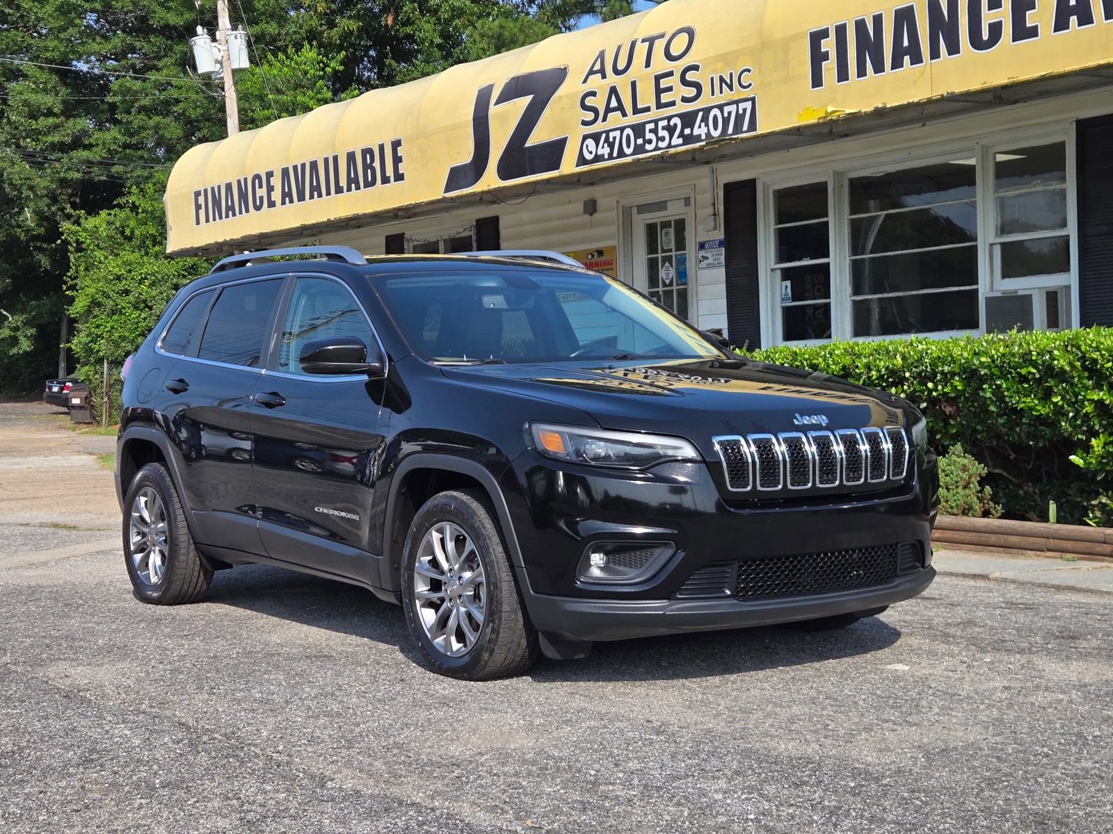 Used 2019 Jeep Cherokee Latitude Plus w/ Comfort/Convenience Group FWD image 1