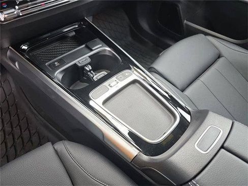 Certified 2026 Mercedes-Benz GLB 250 4MATIC image 33