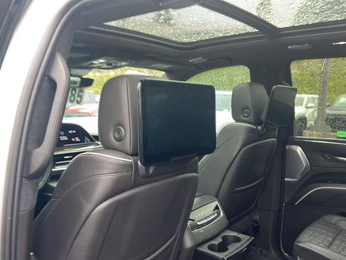 Used 2021 Cadillac Escalade Premium Luxury Platinum AWD/4WD image 10