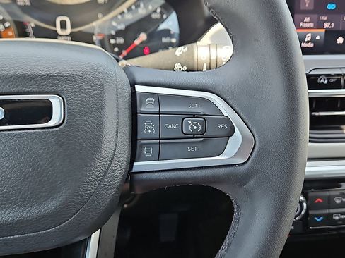 Used 2025 Jeep Compass Limited AWD/4WD image 18